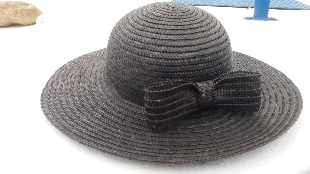 Chapéus senhora preto e outro