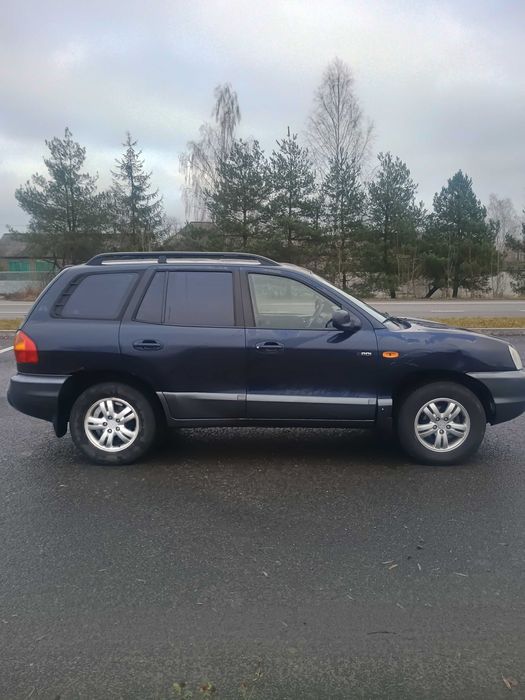 Продається Hyundai Santa Fe 2004 рік, 2.0 дизель. Авто повністю на ходу. Двигун в відмінному стані, ходова після ремонту. Комплектація: скло підйомники передні та задні, регулювання дзеркал, кондиціонер, зимова резина. Дзвоніть розповім більш детально: 09******56.