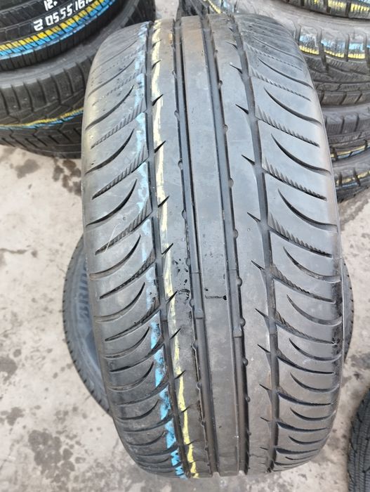 Одна літня шина Kumho 235/45/17