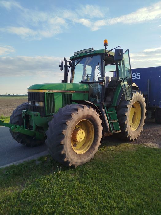 Sprzedam John Deere 6910