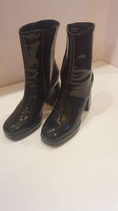 Продам сапожки женские