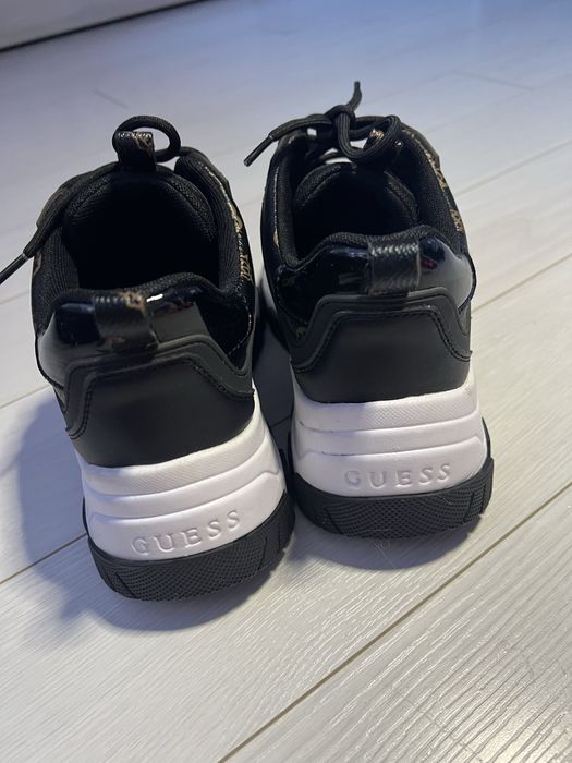 Кросівки Guess жіночі 37 розмір