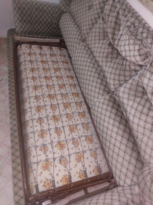 Sofá-cama verde seco ótimo estado