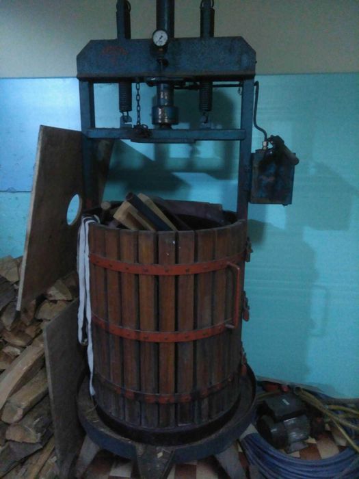 Cubas Inox de 500Lts e Prensa Hidraulica 12 T