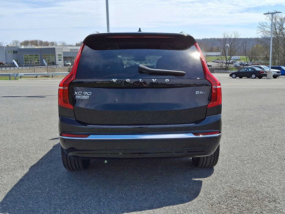 Volvo XC90      2023
