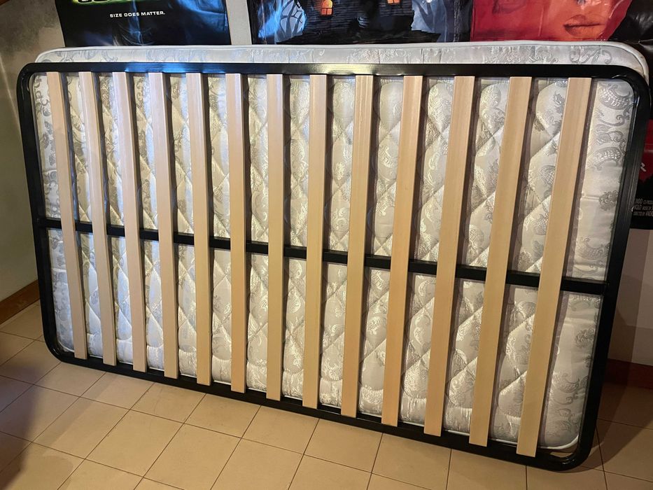 Cama solteiro madeira maciça + estrado BOM ESTADO