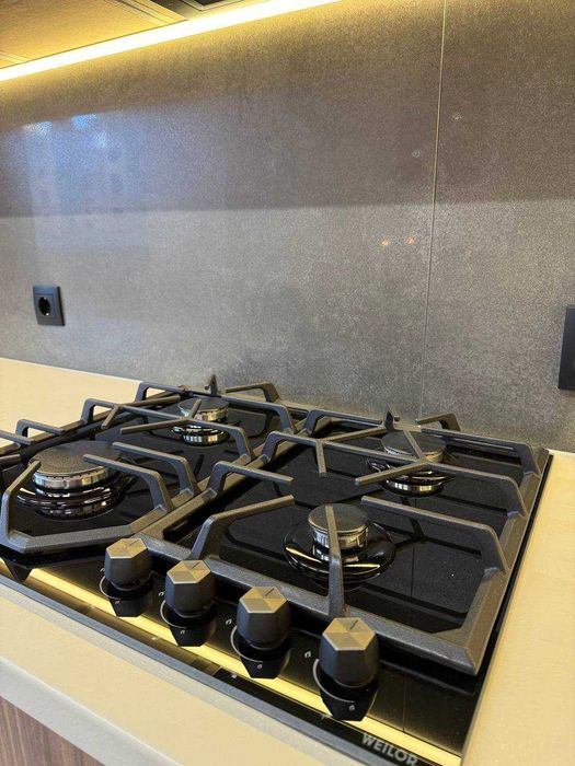 Пров.Тарнавського, сучасний ремонт. Кухня-студія + спальня.