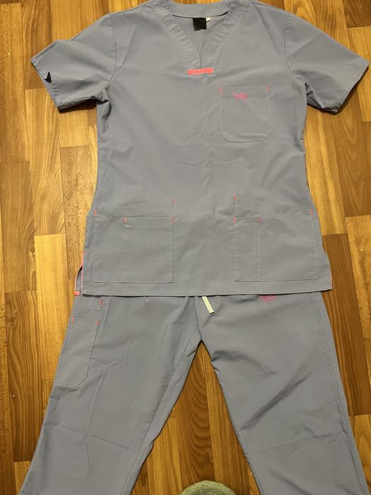 Жіночий медичний костюм 46