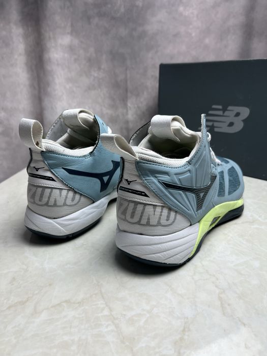 Кроссовки валейбольні WAVE MOMENTUM 2 MID Розмір 45 Original Взуття