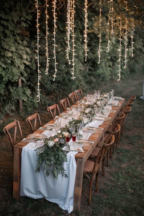 Wynajem krzeseł na wesele, krzesła weselne Boho rustykalne, drewniane