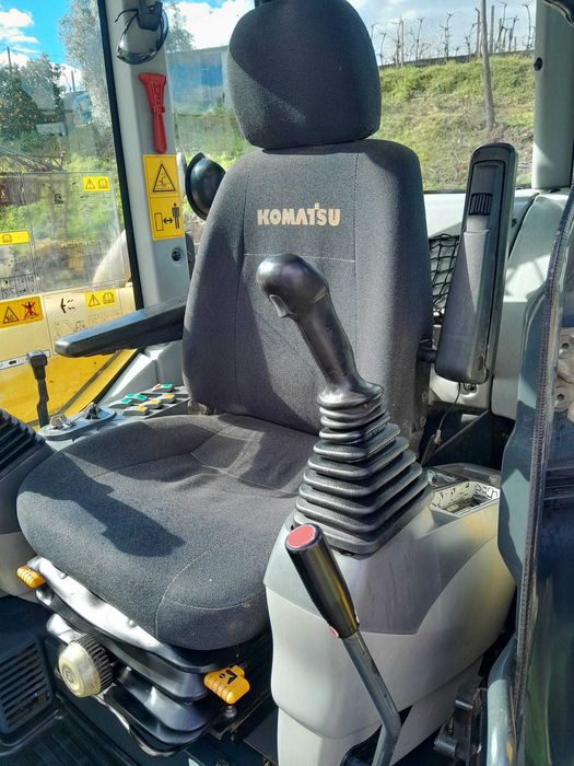 Komatsu PC80MR-3 de 8 toneladas, ano 2016