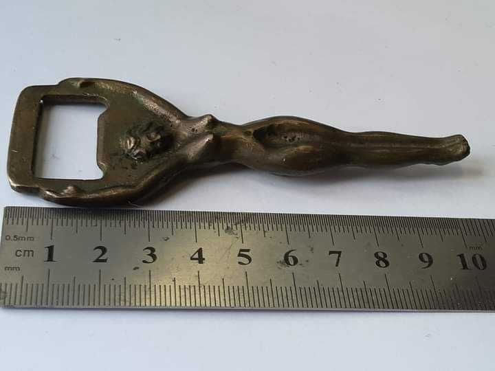 Бронзовая старая открывалка