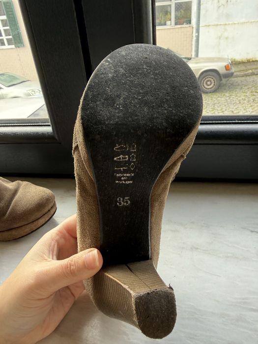 Botas em pele tam 35