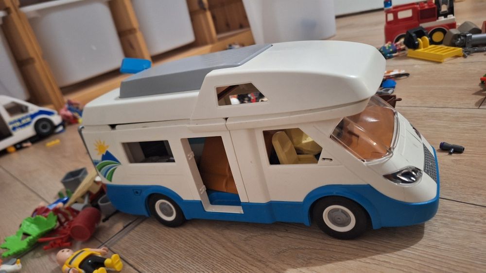 Kamper playmobile plus duzo elementow