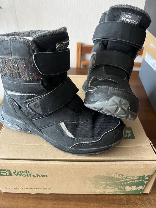 Продам дитячі зимові чобітки Jack Wolfskin
