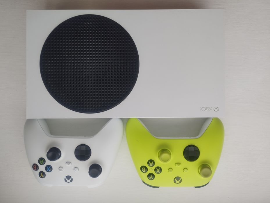 Xbox series S +2джойстика
