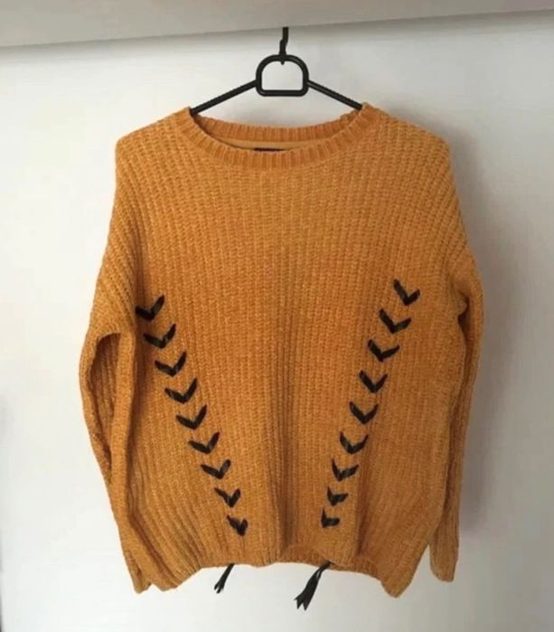 Sweter ze wstążkami