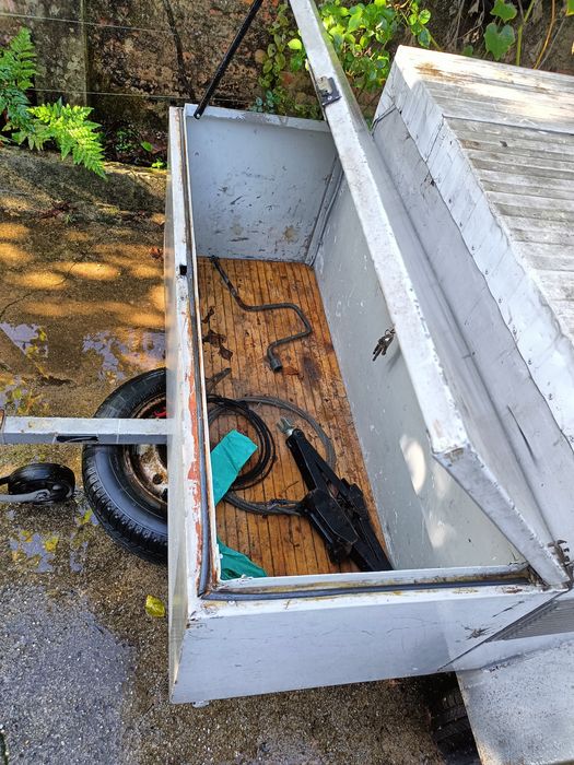 Atrelado caça 2 compartimentos