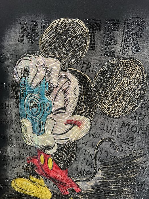 Футболка жіноча в стразах