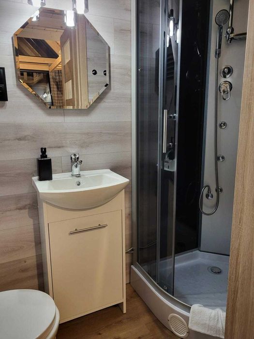 Jezioro Nyskie. Domki na drzewach Skorochów-Nysa