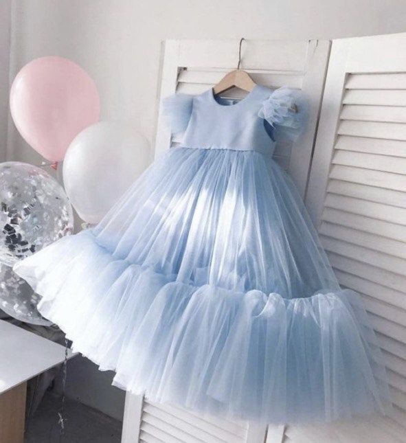 Ніжне блакитне плаття для дівчинки 9-10 років