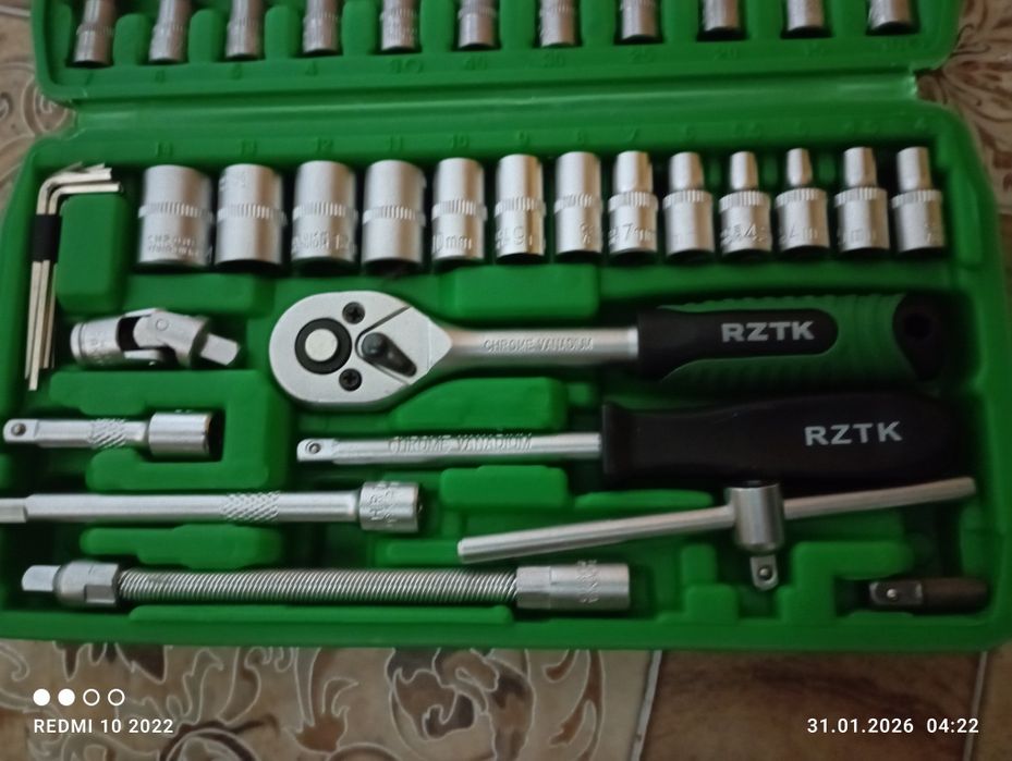 Продам набір головок с тріщоткою