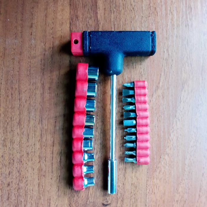 Універсальна викрутка - гайковерт