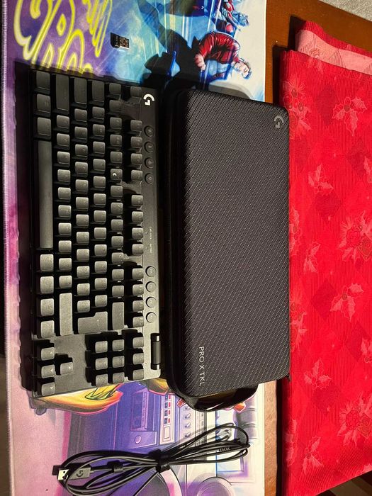 Teclado Mecânico Logitech PRO X TKL (Pouco Uso)