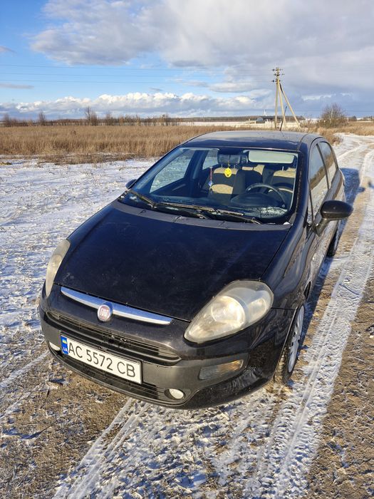 Авто на ходу, на літній шині маю зиму 4шт до встановлення,  потрібен