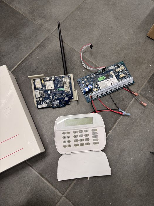 System alarmowy dsc gtx2 hs2064 klawiatura kcd hs2lcd nadajnik gsm AWO