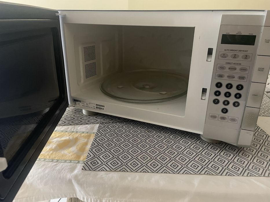 Micro-ondas Sanyo EM-FL50N  “impecavel quase novo”