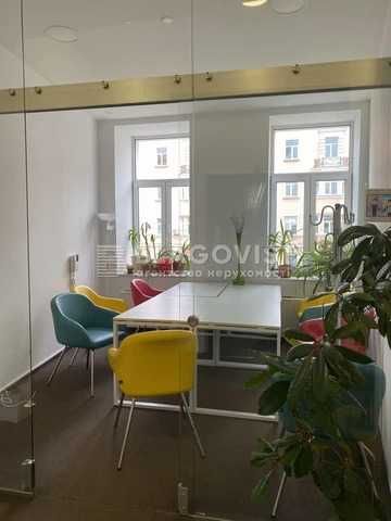 Продаж Будівлі в центрі міста біля метро Фасад  Скоропадського 3