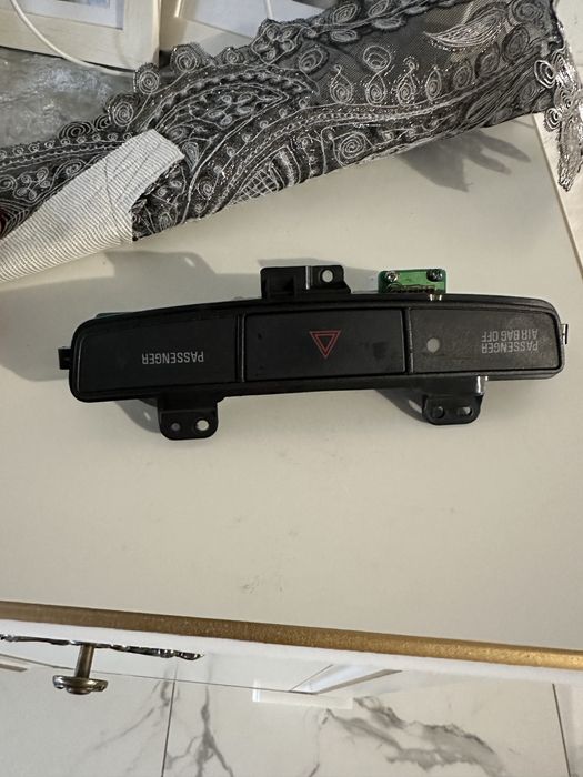 Аварійна кнопка Mitsubishi Lanher X