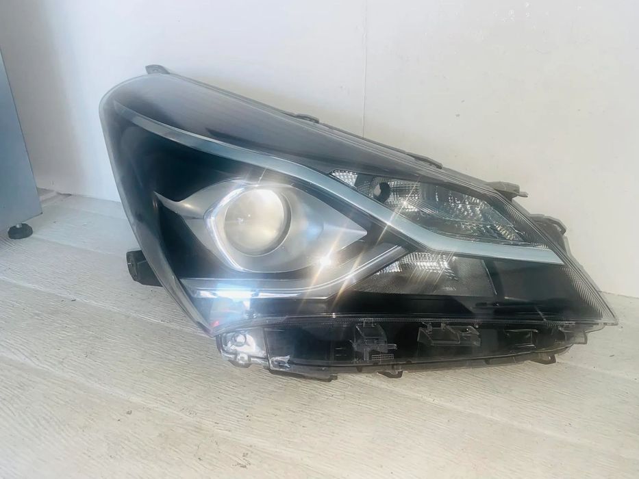 Farol Direito Toyota Yaris - 2017 / 2020
