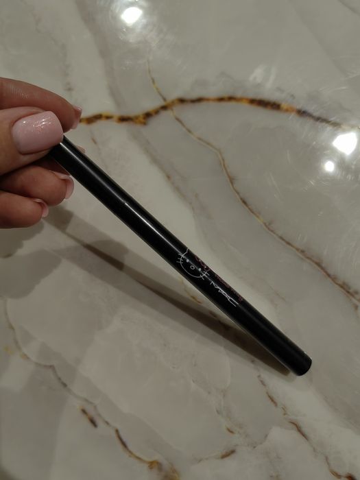 MAC  eyeliner czarny
