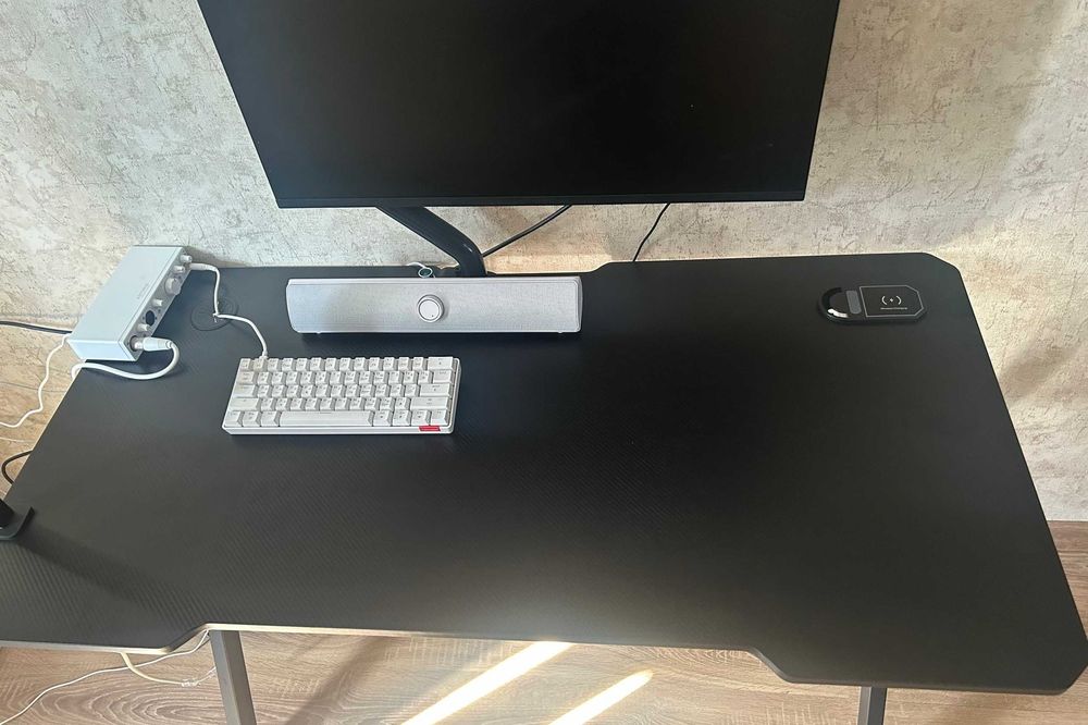Sprzedam biurko komputerowe 120x65, wykończenie carbon.