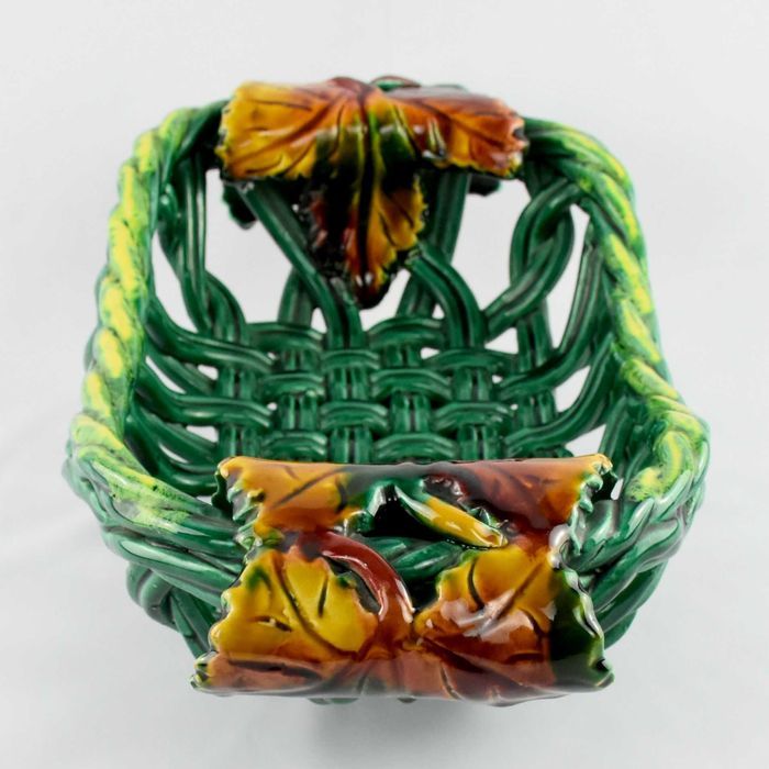 Cesta em Faiança das Caldas com pegas em forma de parras