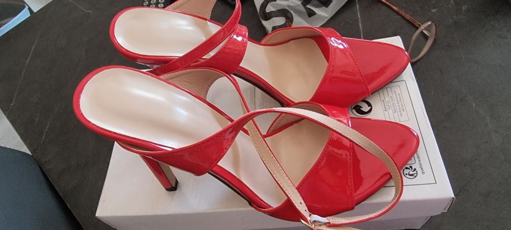Sandálias de salto alto, vermelhas tamanho 39
