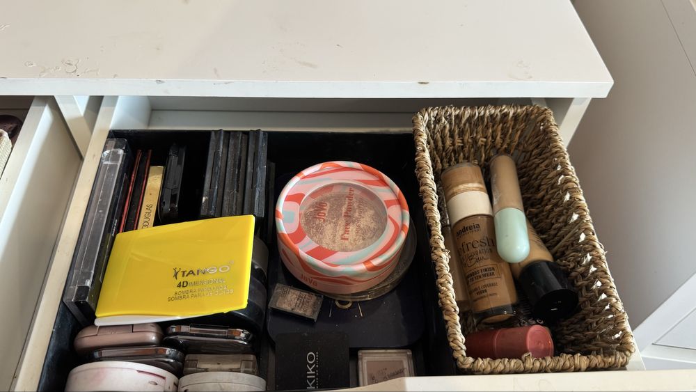 Penteadeira Hôma com espelho – estilo moderno escandinavo