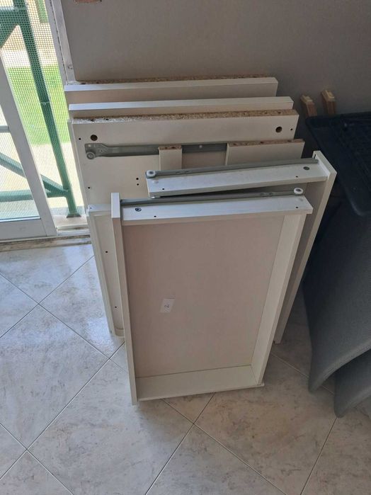Secretárias e Bloco de Gavetas IKEA, modelo MICKE Branca + oferta