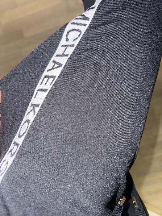 Спортивний комтюм МК,розвантаження гардеробноі