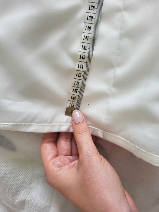 Suknia ślubna asymetryczna