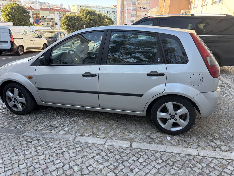 Ford Fiesta 1.2  Ghia – 2005