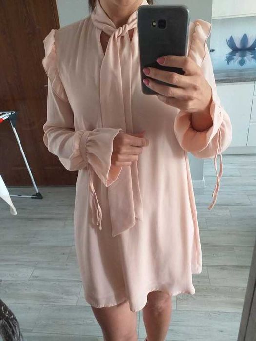 Pastelowa różowa sukienka na długi rękaw, krój oversize, Mohito