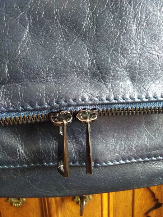 Śliczna, modna granatowa torba, firmy Toscanio. Na paseczku.
