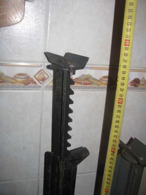 Автосервісна опора регульвана на трещотці.