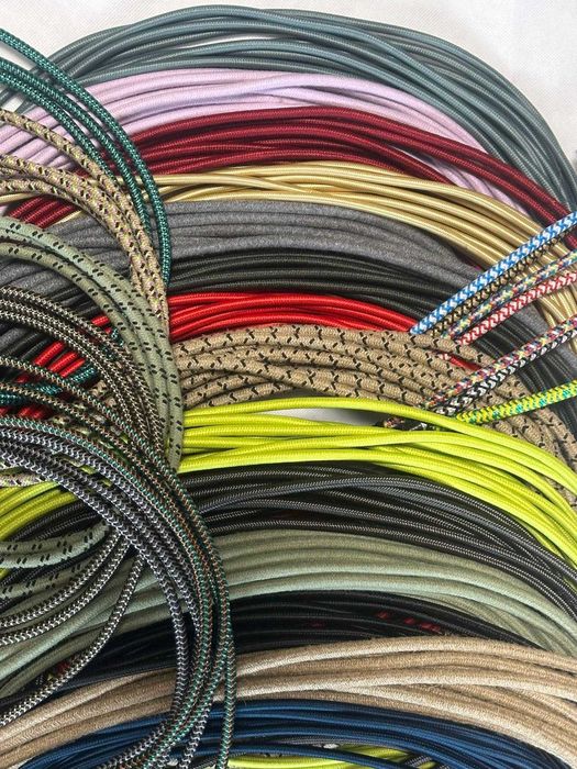Czarny przewód w oplocie ozdobnym – dekoracyjny kabel 2x0,75 mm2