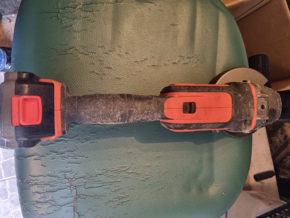 Rebarbadora black decker a bateria  em excelente estado