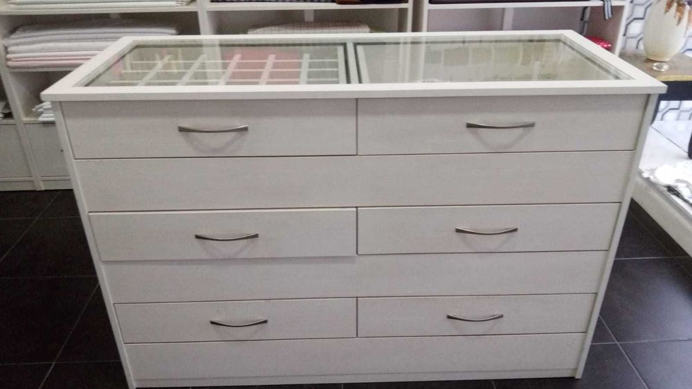 Cómoda utilizada numa retrosaria