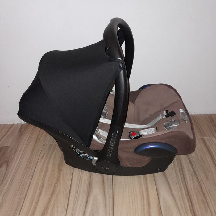 Fotelik maxi cosi z bazą do wpięcia